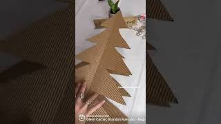 DIY Árbol de Navidad Lowcost. Crea tu árbol de una forma sencilla con cartón corrugado. #diynavidad