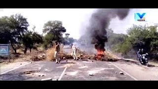 Padmaavat Protest: Chanasma Highway blocked, Trees \u0026 tires torched on roads | Vtv News