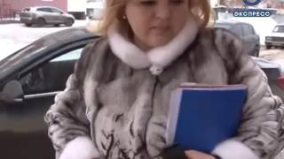 В Пензе женщина с боем отдавала машину приставам