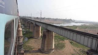 12663 Howrah-Tiruchchirapalli Jn super fast express over Penna river bridge,Nellore!