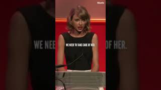 Taylor Swift Giving Billie Eilish Women Of The Year Award | taylor_swift_fan_swifties #shorts