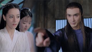 When Shen Ye got drunk and became crazy, he pointed at fengjiu, and was frightened by it.