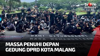 Ratusan Massa Berbaju Hitam Tuntut Usut Tuntas Tragedi Kanjuruhan | tvOne Minute