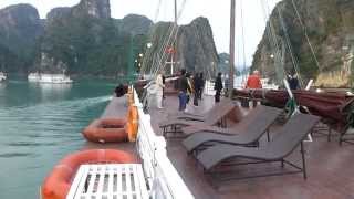 2014.02.20 Cruising Amongst Wonderful Scenery, Halong Bay, Vietnam (09)