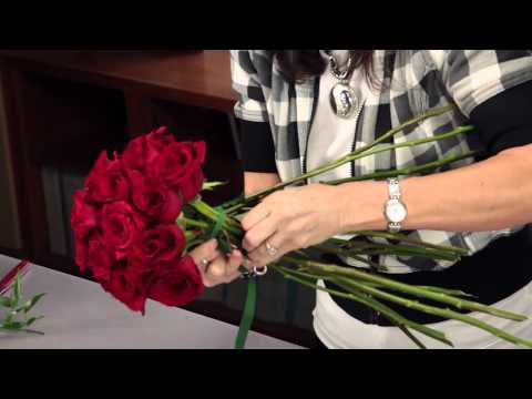 Diana Ryan - How to Arrange A Rose Bridal Bouquet Diana Ryan - How to Arrange A Rose Bridal Bouquet