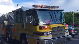 ワイキキに止まる消防車と救急車 Fire Truck \u0026 Ambulance