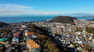 【葉山町一色からの富士山】高台から臨む富士山と湘南の海です。葉山ドローン