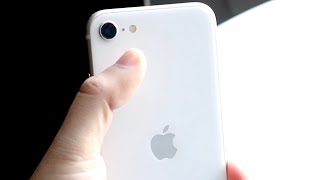 How To Turn On Flashlight On iPhone SE (2022)!