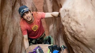 فيلم 127 Hours/رجل يتسلق احد الجبال الصخريه وفجأه تسقط على يده صخره عملاقه ويعلق دون اي مساعده🧗🏻‍♂️🔥