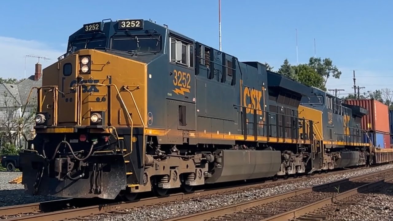 CSX #’s 3252 (ET44AH) & 7012 (CM44AC) Lead CSX I151 South Through ...