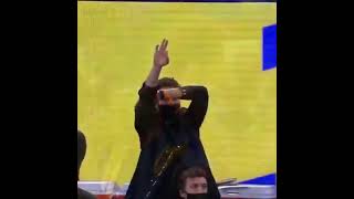 Kelly Oubre celebrating and klay thompson love it