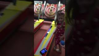 Skee Ball Fail At Chuck E Cheese