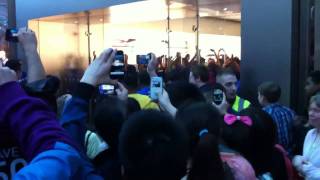 iPad 2 launch-apple store highcross Leicester