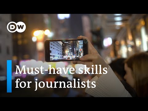 What is online reporting in journalism?