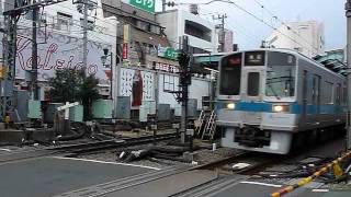 小田急1000形4+6両編成急行「新宿行き」下北沢駅発車