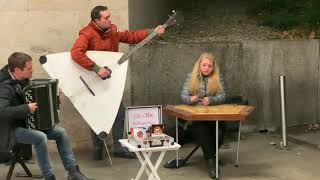 Talented girl playing Chinese Yangqin in Vienna