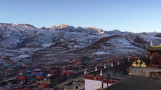 Sunrise of Garzê town view from Kandze Monastery　カンゼゴンパから見る日の出と甘孜の町