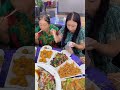 婆婆在家里吗，也没人做饭，不给他拿点儿完子吃