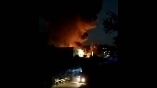 Terrore ad Avellino, incendio distrugge autodemolizione: l'ombra del racket