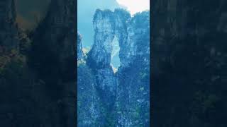 张家界山中发现一纸片洞，大自然鬼斧神工，奇险无比  #去旅行 #ZhangJIaJie