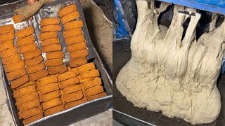 Factory making of Rusk | देखिये पापे कैसे बनते हैं🤯🤯 | Street Food India