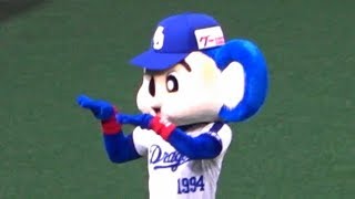 2018.03.14 客席に気を送るドアラ