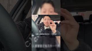 男子冒充快递员入室敲抢劫，以为只有女主在家结果被男主打出来！