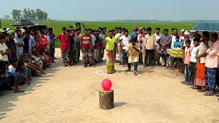 বেলুন ফাটিয়ে ৩ লিটার তেল জেতার আজব চ্যালেঞ্জ। খেলায় অংশ নিয়ে গ্রামের সবাই অসাধারন বিনোদনে মেতে উঠলো