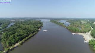 Very fast moving UFO flies out of the Illinois River.