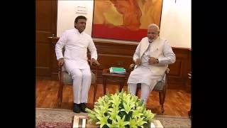 Shri Narendra Modi meets UP CM Akhilesh Yadav