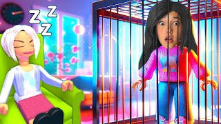 ESCAPAMOS DA CASA DA TIA KAREN (Escape Team Evil Karen) | Luluca Games