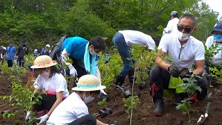 「麻央と来たときから見てきた」　海老蔵さん一家の植樹