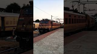 ✨️Coimbatore Junction Mangaluru Central Express hauled by Erode ELS WAP4 arrives at Mangaluru✨️