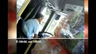 Passageiro flagra motorista de ônibus conversando ao celular e dirigindo