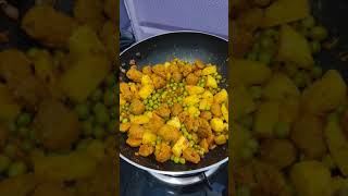 Aloo Matar Aur Soyachunks ki tasty sabzi