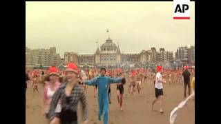 Thousands of Dutch revellers have had a cold start to 2012, braving the annual New Year's Day plunge