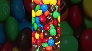 🌈 #colorful #minis #mms #chocolate #coatedcandy #shorts #asmrsounds #satisfyingsounds #shortsfeed 🌈