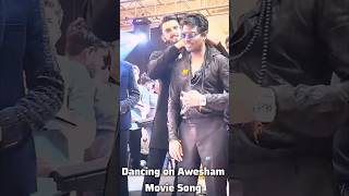 Atlee and Ranveer Singh sets his shirt and his hair and atlee puts steps on the stage #shorts #song