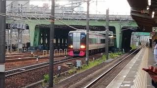 名鉄2200系2210F一部特別車特急豊橋行金山4番線到着＆6000系6028F普通常滑行金山3番線到着