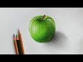 Drawing a green apple with a color pencil