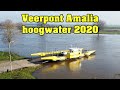 De veerpont tussen Alem Maren-Kessel met het hoge water 2020