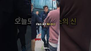 청바지 입느라 늦음