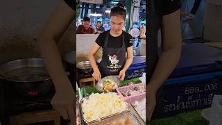 Instant noodle salad with seafood, delicious and spicy taste in Thailand #streetfood #Shorts