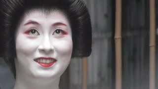 京都　祇園甲部　美月さん（芸妓）　襟替え　Ｍizuki (Geiko ) , Gion, Kyoto