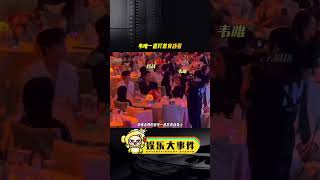 韦唯一直盯着肖战看，完全演我 ，还晒了和肖战合影，肖战台下这个笑无敌了。#莫文蔚肖战合唱 #肖战黄晓明互相让位 #韦唯看肖战演我 #网红美女帅哥 #向全世界安利肖战