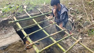 The orphan boy Dat lives in a cave and catches fish to sell. a wandering life.