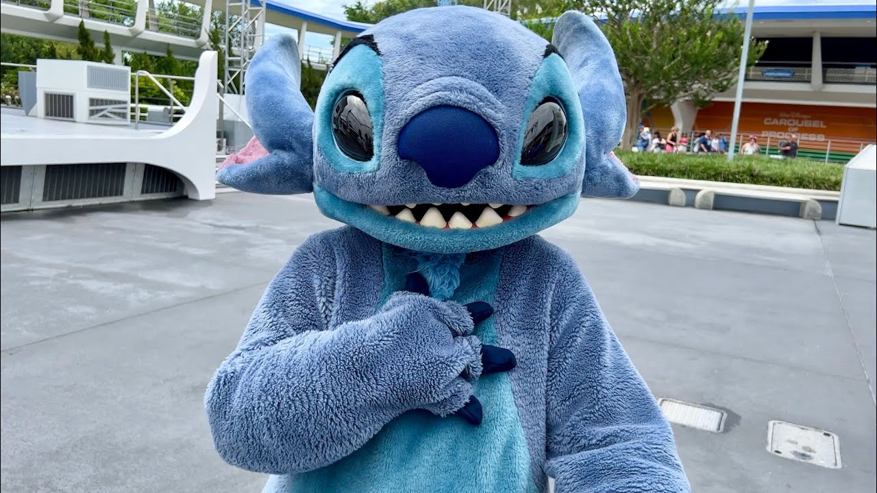 Stitch Roaming Meet And Greet In Tomorrowland At The Magic Kingdom ...