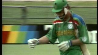 1992 World Cup - Pak vs SA: Wasim Akram bowls Craig MacMillan