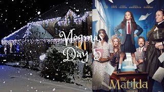 Watching Matilda The Musical and seeing the Christmas lights | Vlogmas Day 5