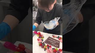 岡山市北区　結婚式　ウェディングケーキ　フルーツたくさん　薔薇